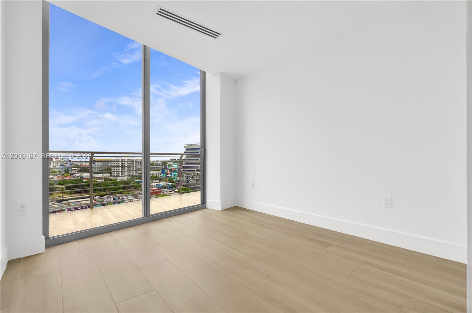 90 NE 32nd Street Unit: ph#27