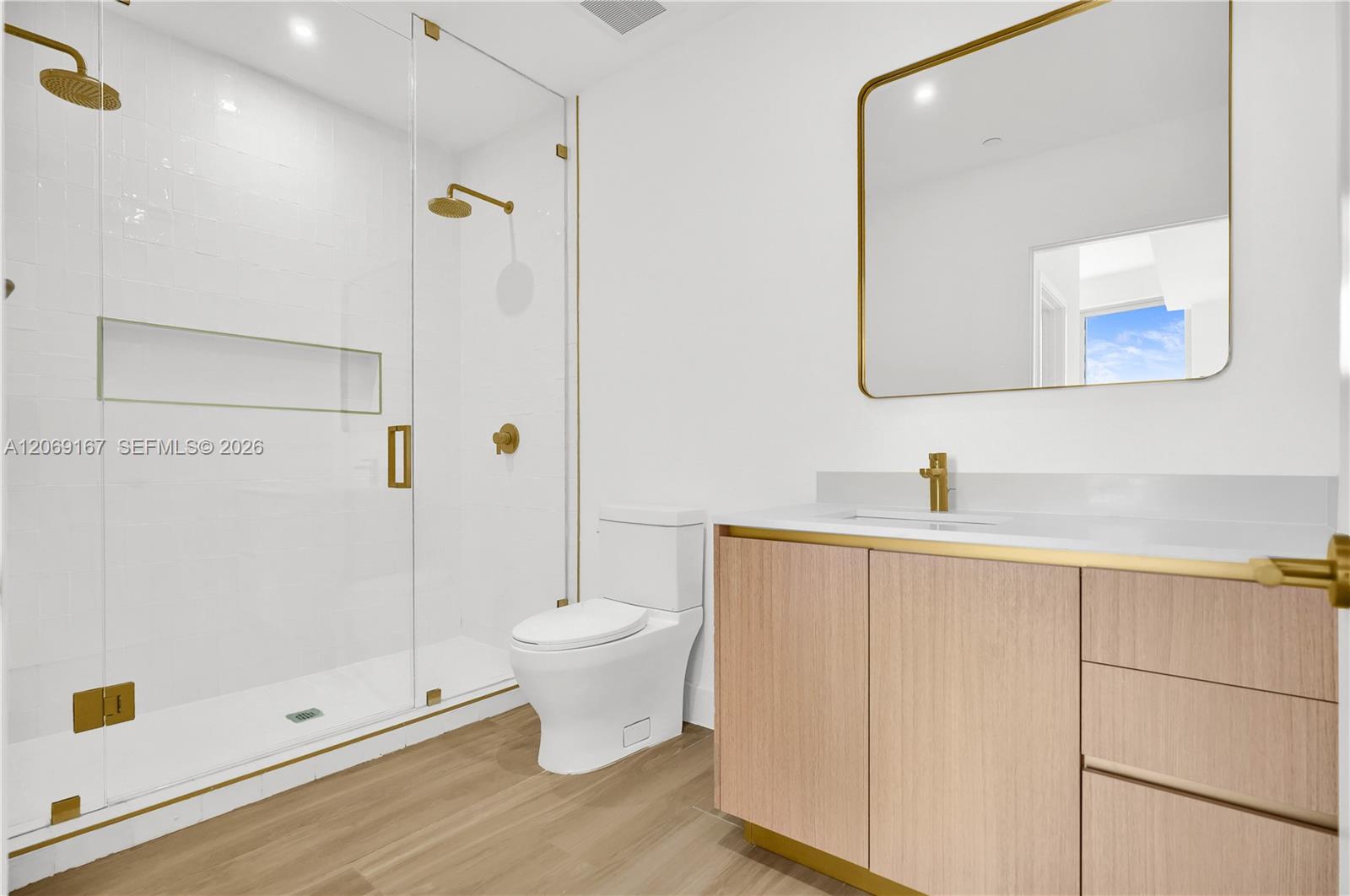 90 NE 32nd Street Unit: ph#27
