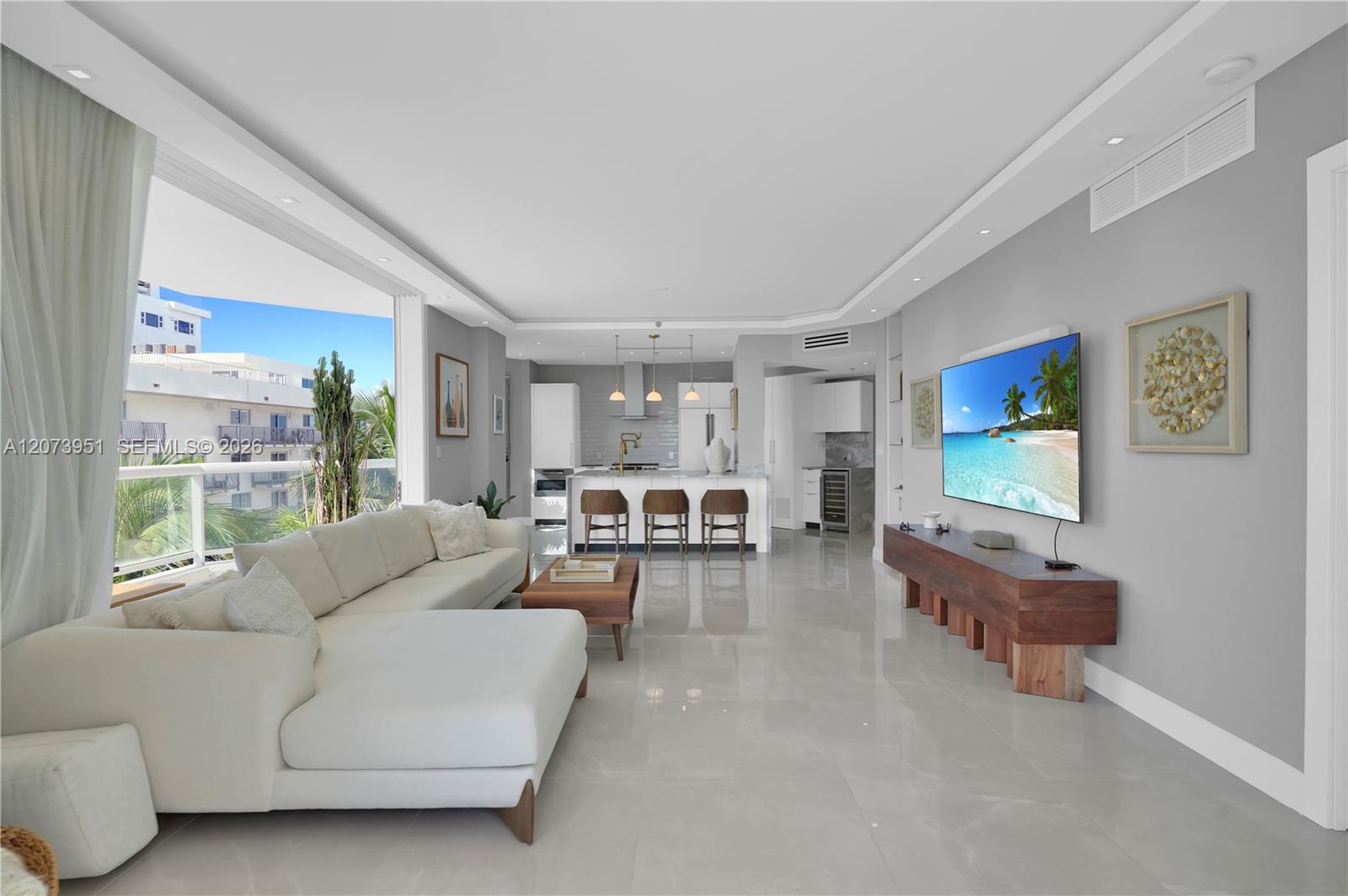 4201 Collins Ave # 401