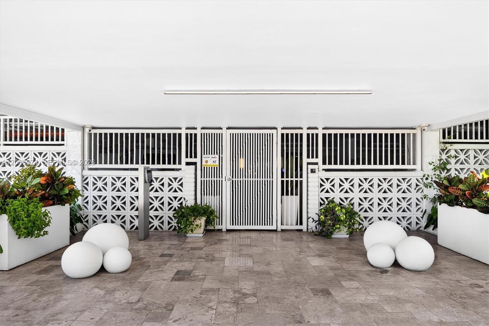 401 Ocean Dr # 518