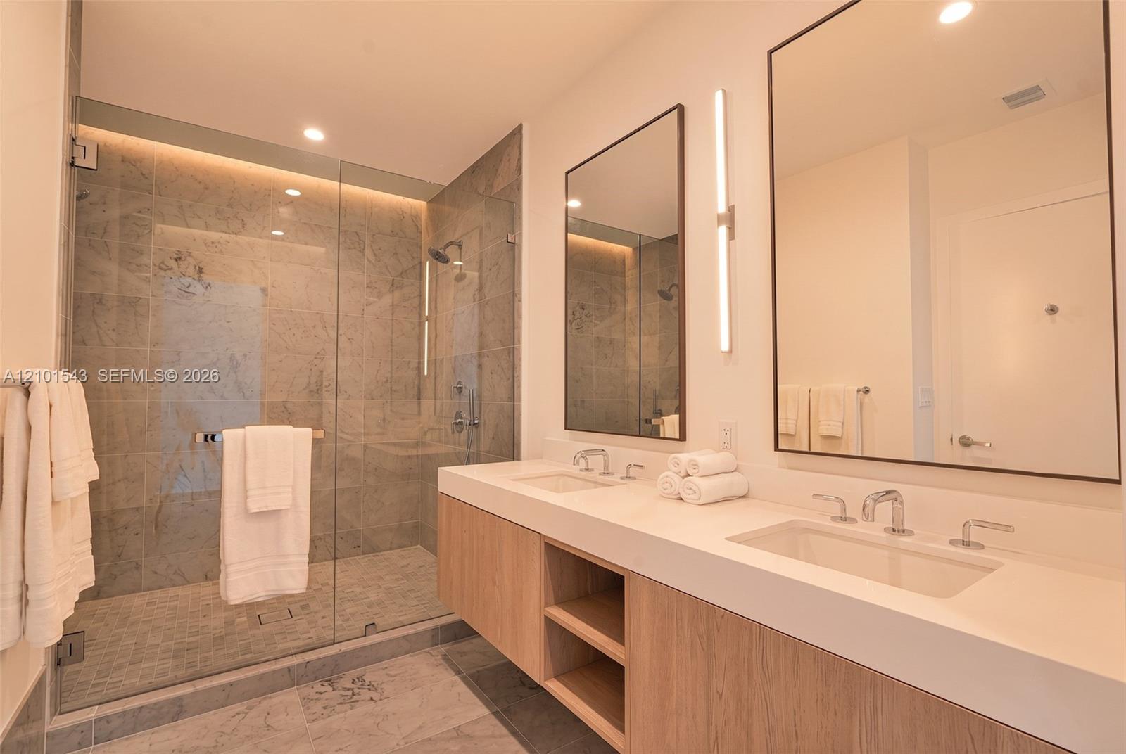 9221 E Bay Harbor Unit: UPH10
