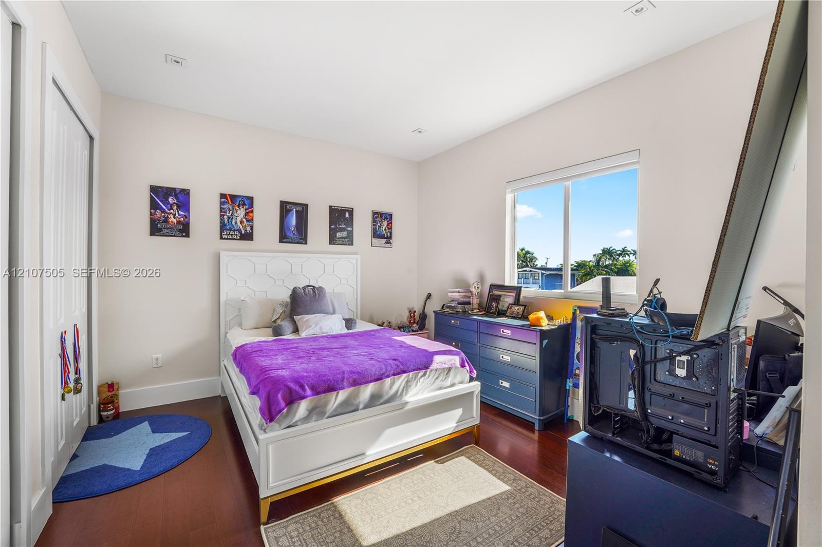 1932 NE 118th Rd