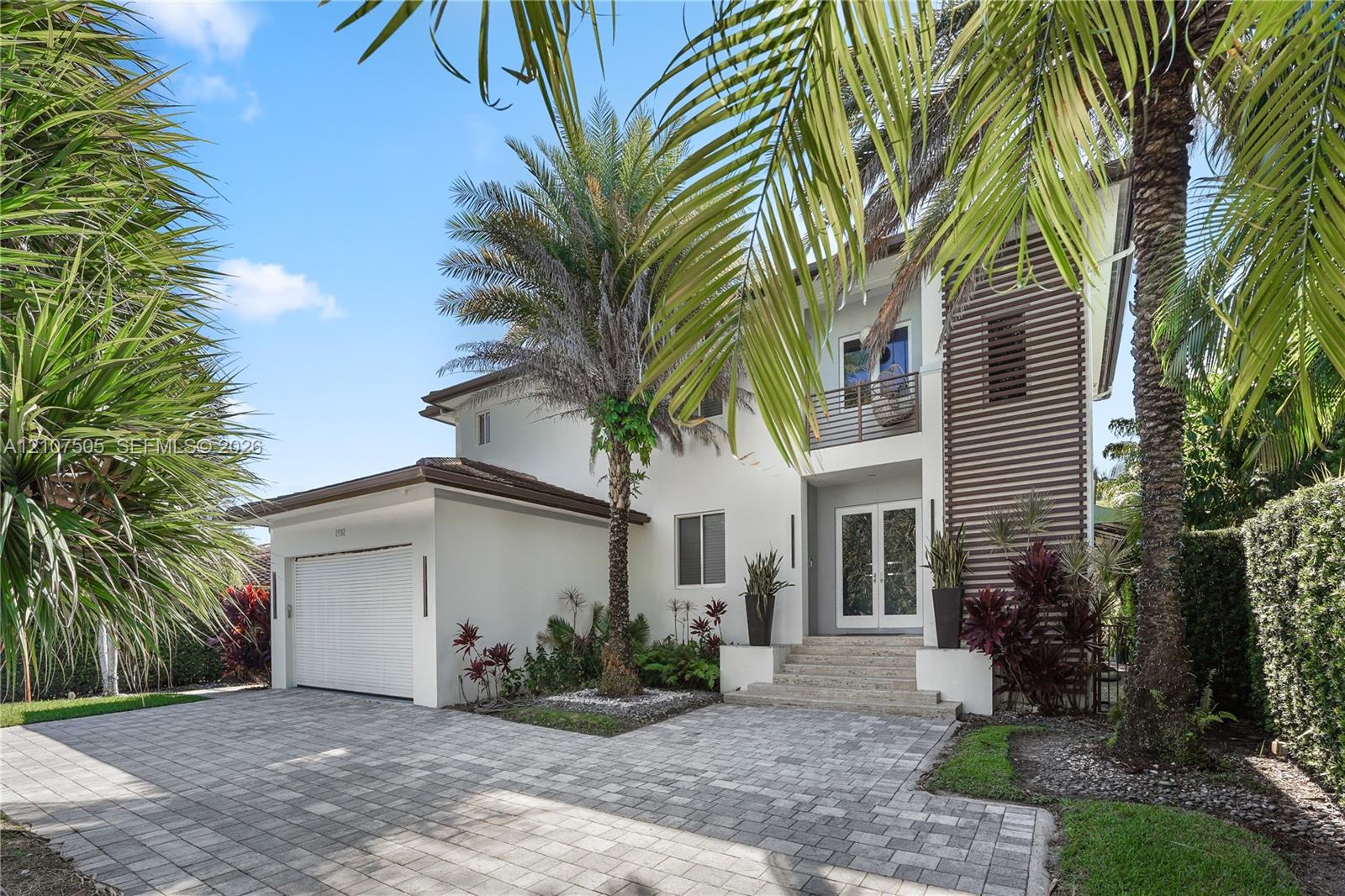 1932 NE 118th Rd