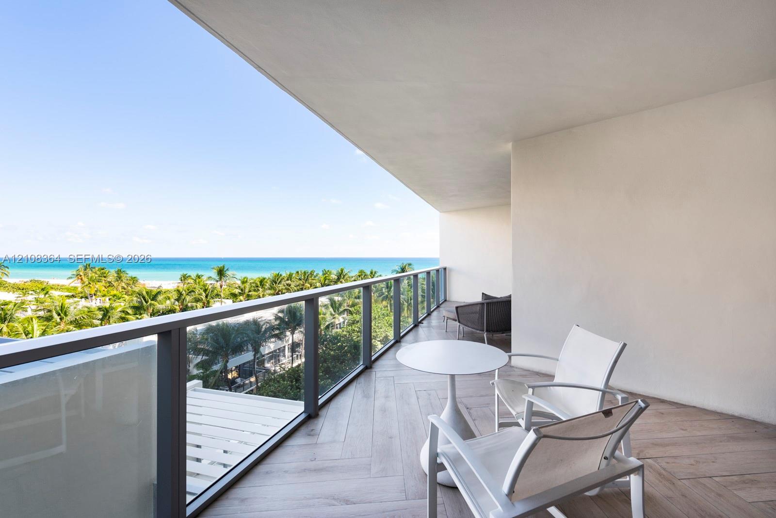 2201 Collins Ave # 615