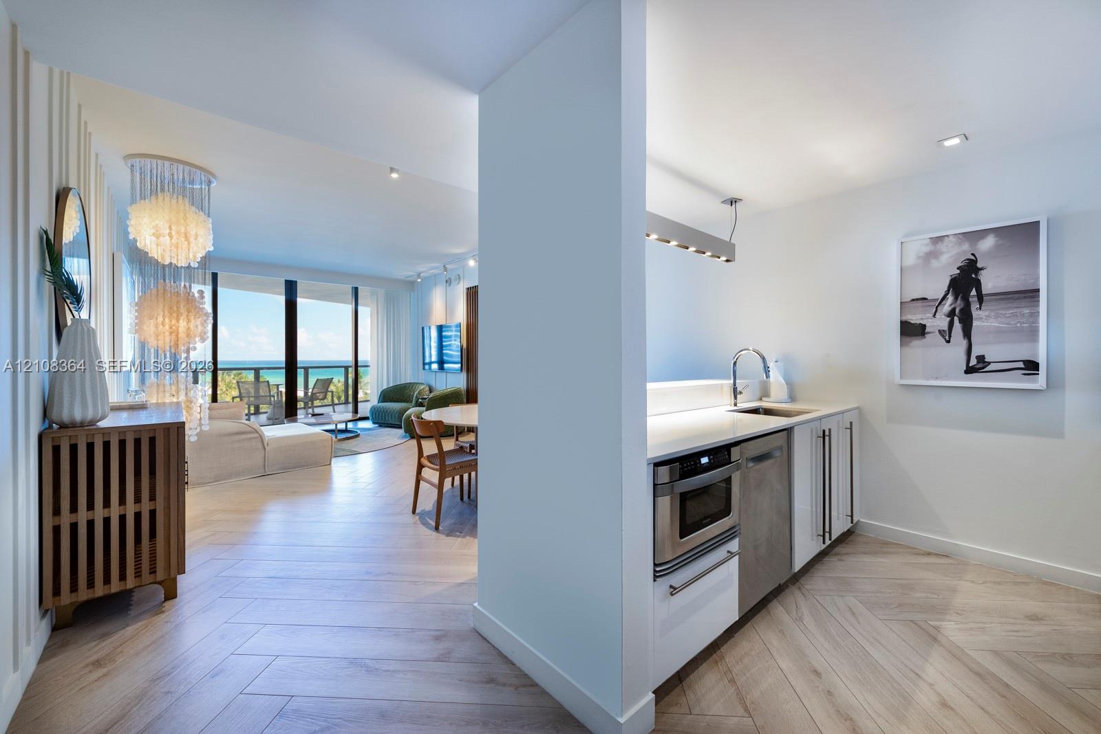 2201 Collins Ave # 615