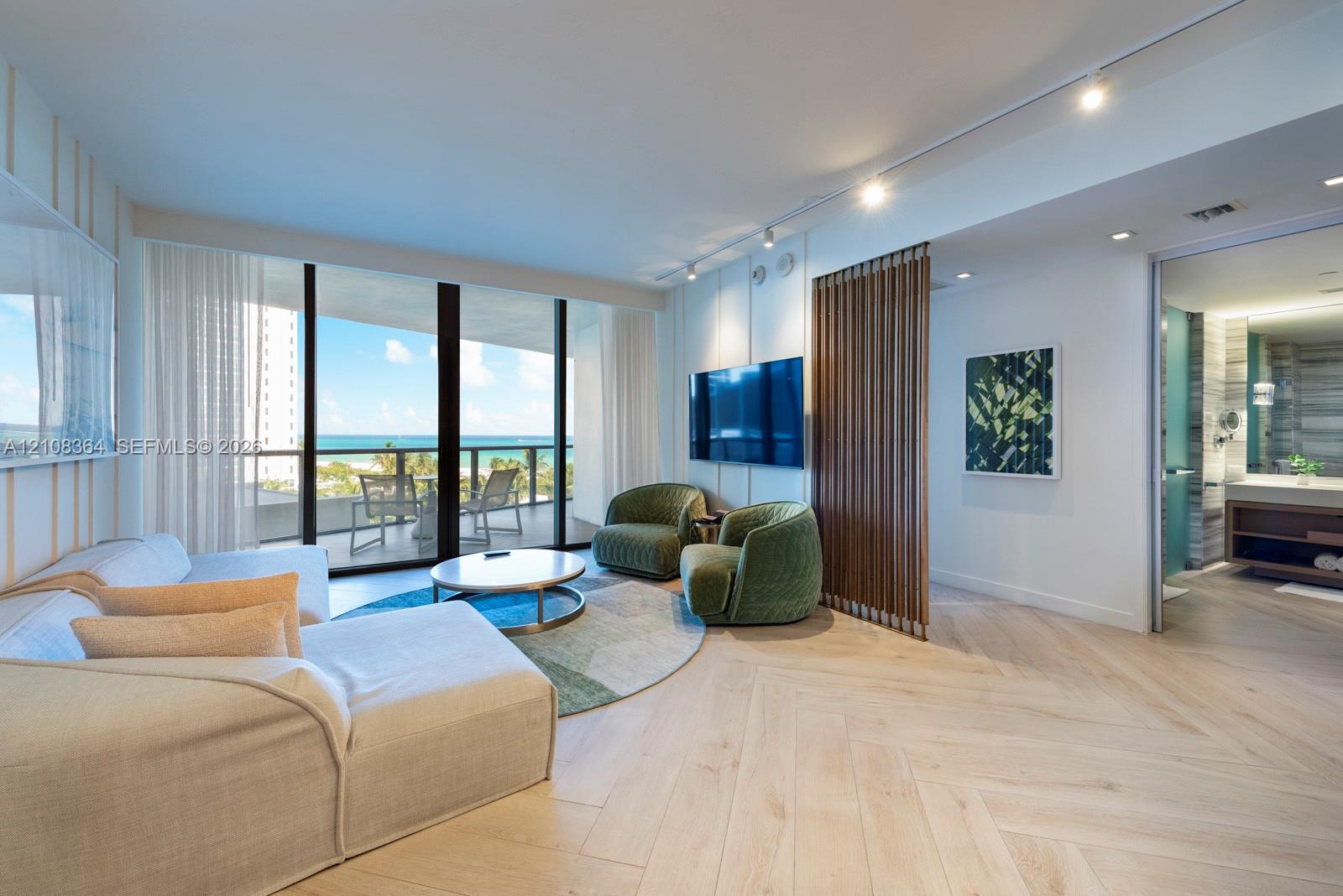 2201 Collins Ave # 615