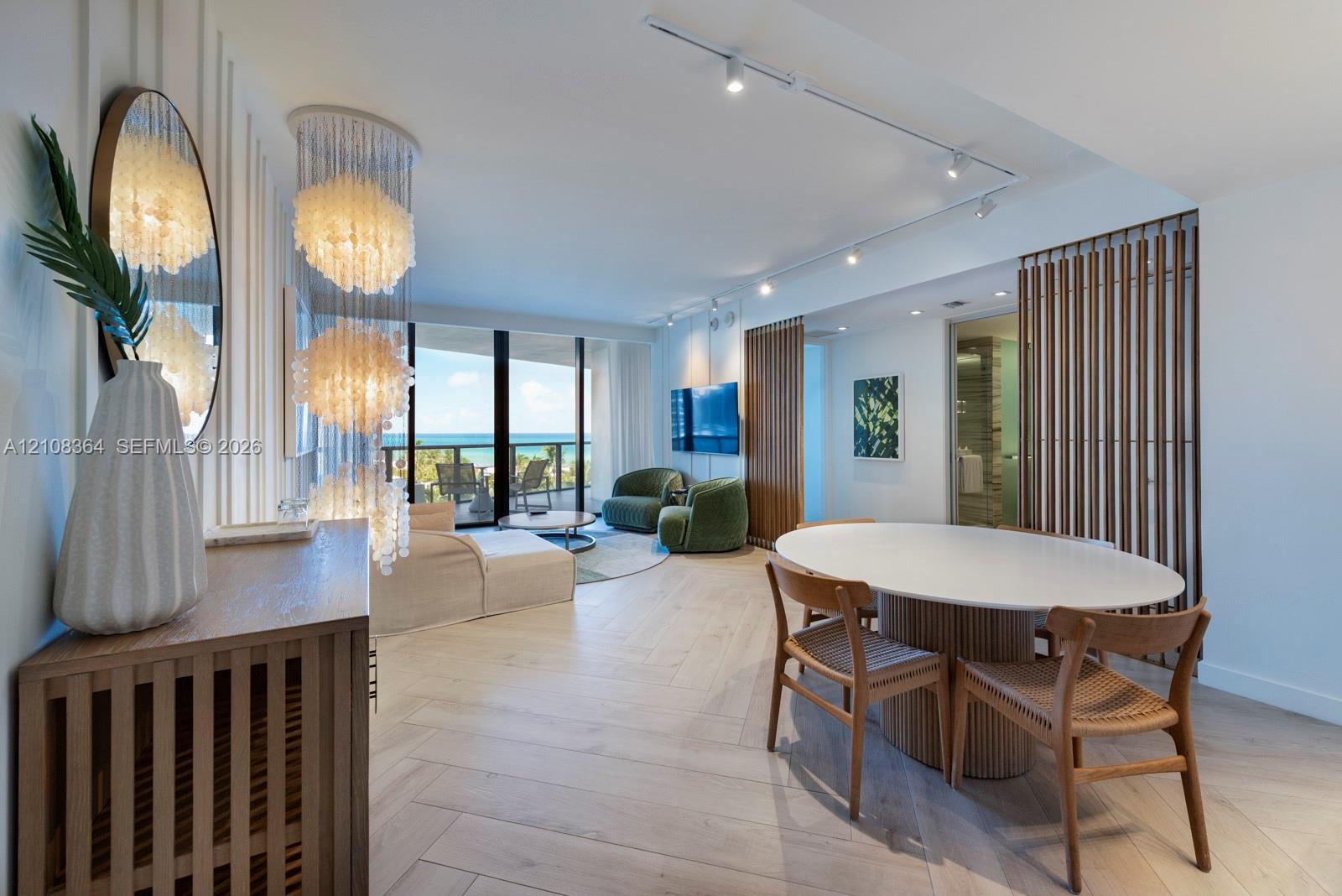2201 Collins Ave # 615
