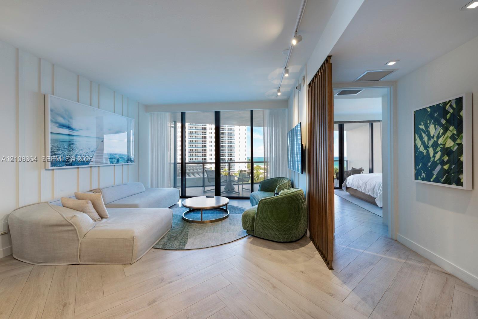 2201 Collins Ave # 615
