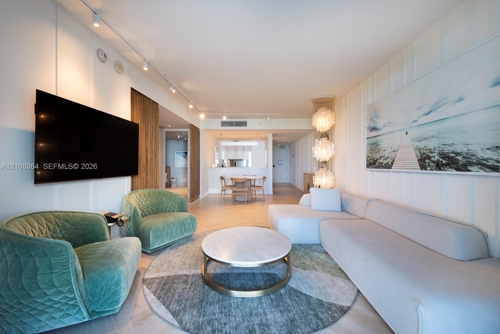 2201 Collins Ave # 615