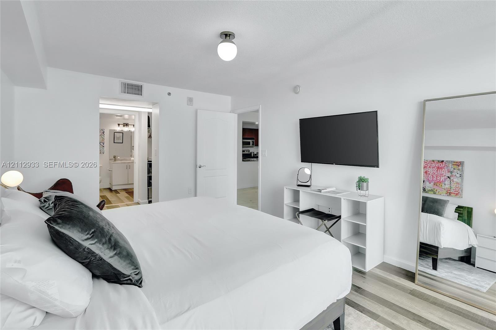 1200 Brickell Bay Dr # 4106