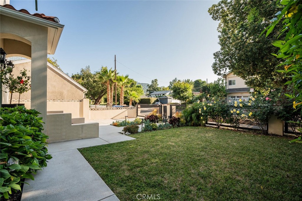 4022 Willowcrest Avenue