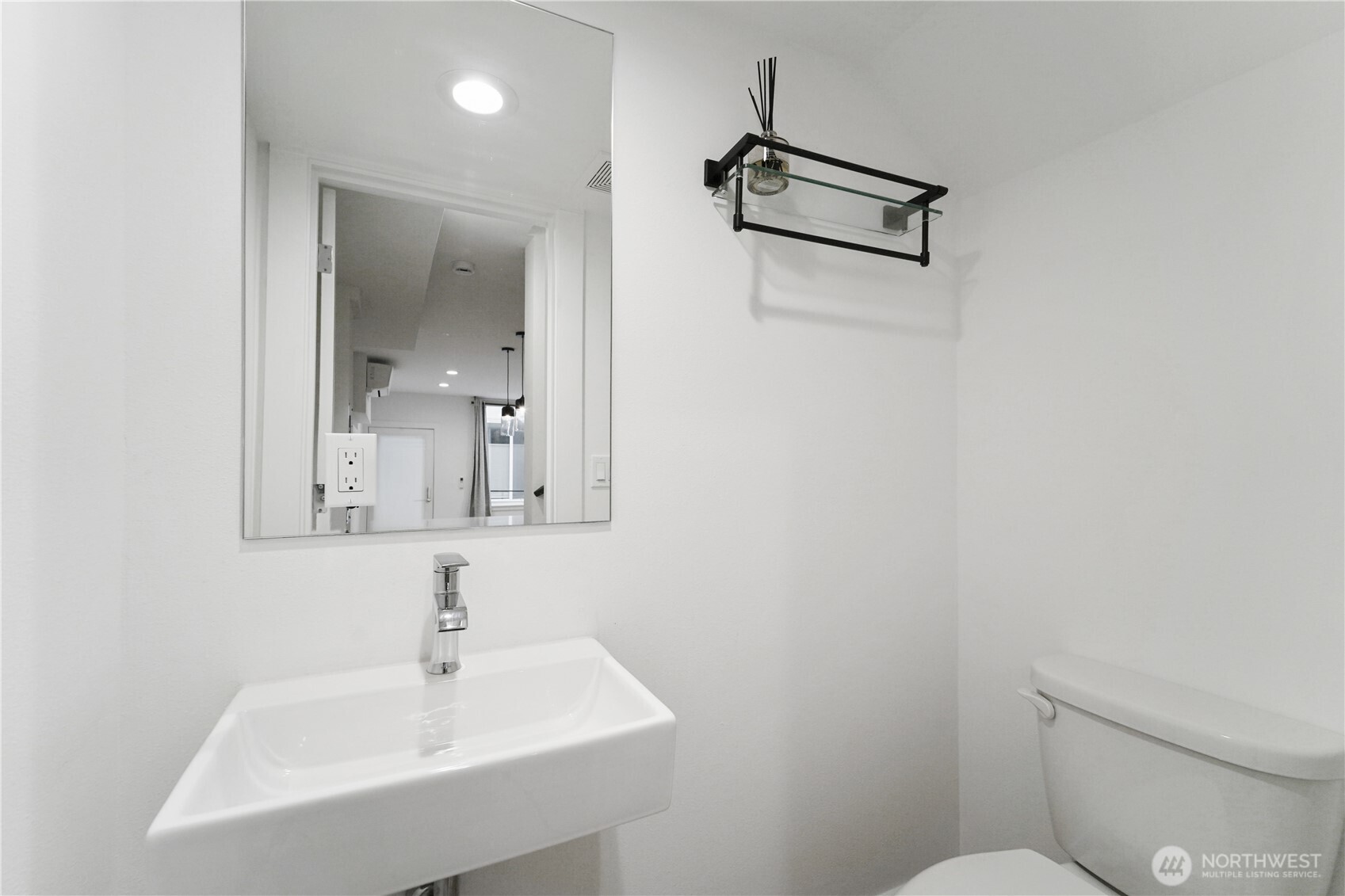 909 Hiawatha PL S Unit: B