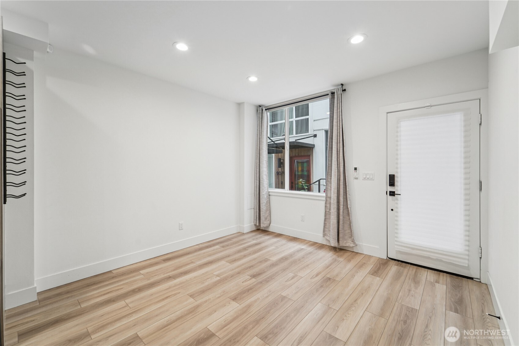 909 Hiawatha PL S Unit: B