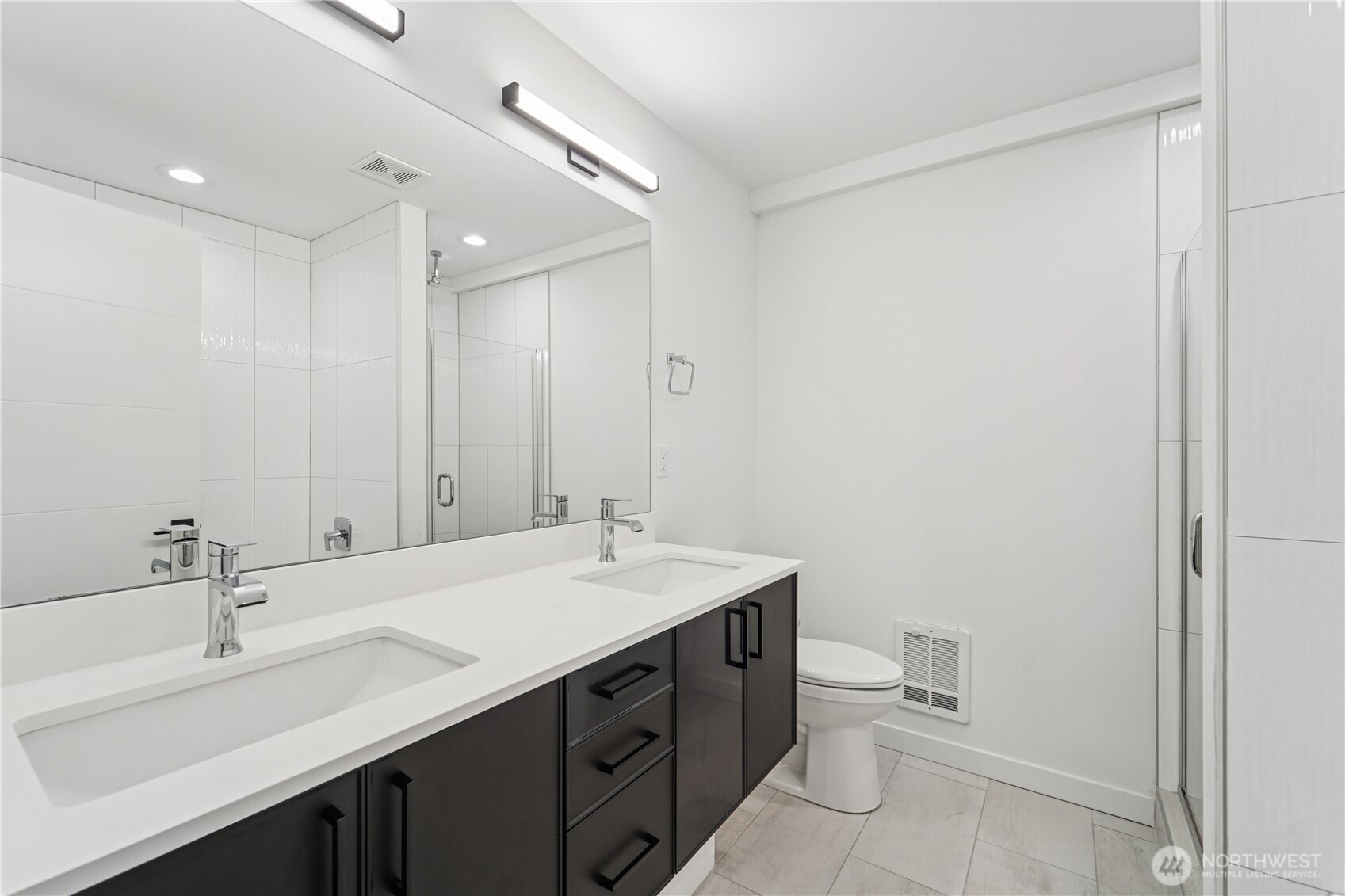 909 Hiawatha PL S Unit: B