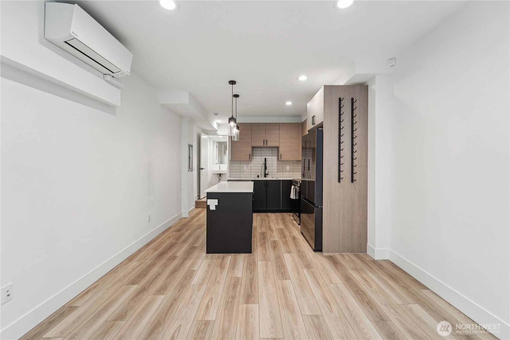 909 Hiawatha PL S Unit: B