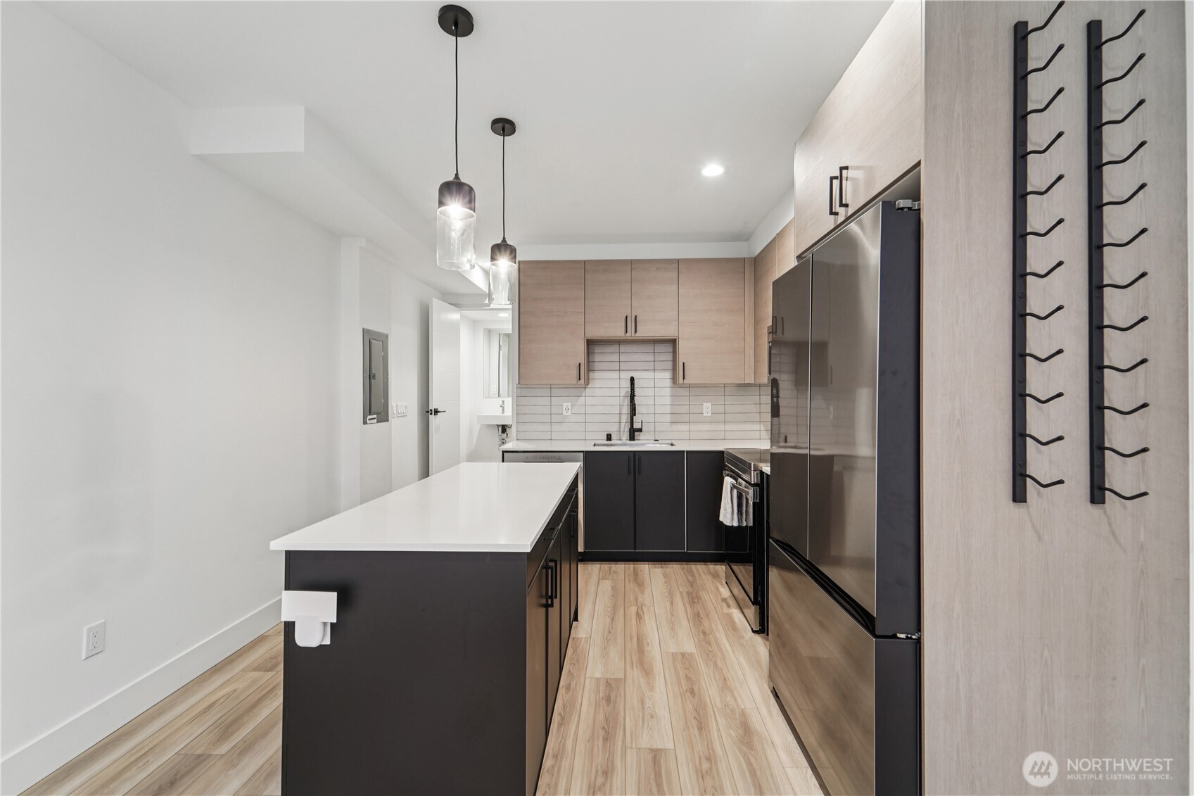 909 Hiawatha PL S Unit: B