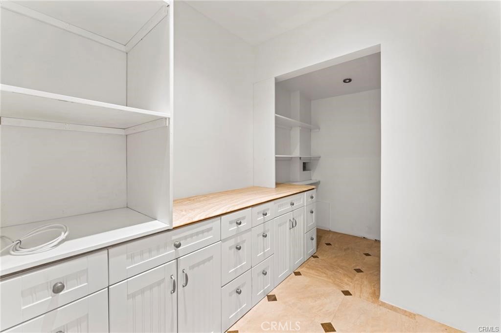 1029 Burnell Oaks Lane