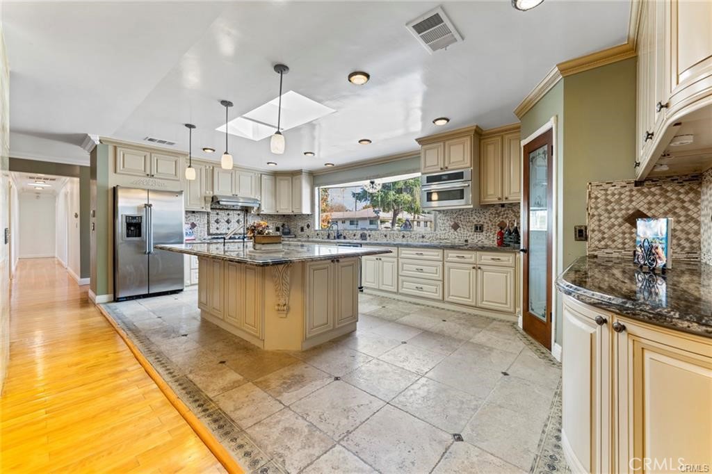 1029 Burnell Oaks Lane