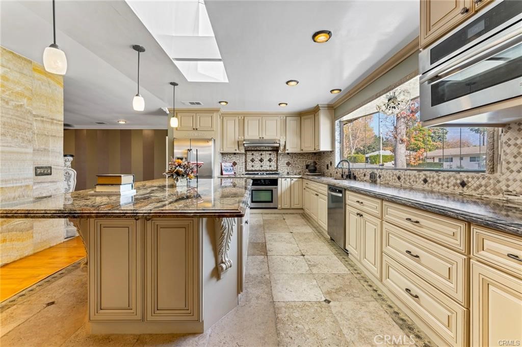 1029 Burnell Oaks Lane