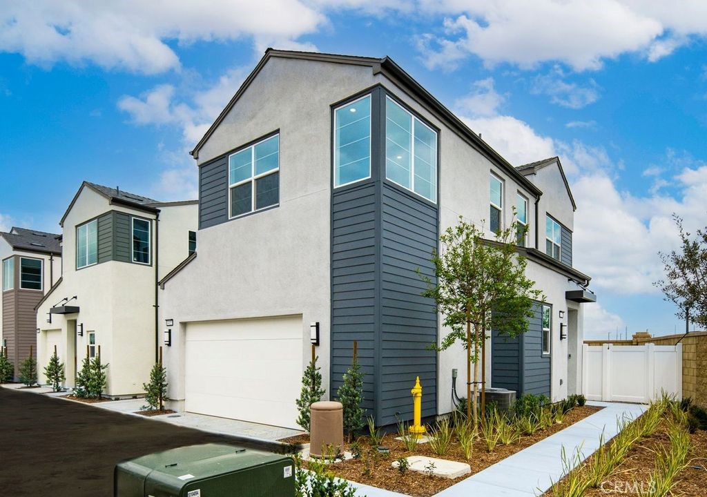 4411 S Fairmount Paseo