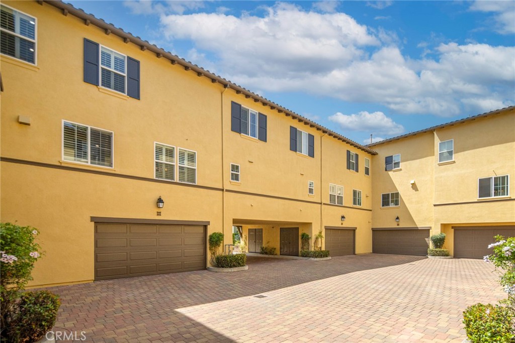 893 Terrace Lane W. 1