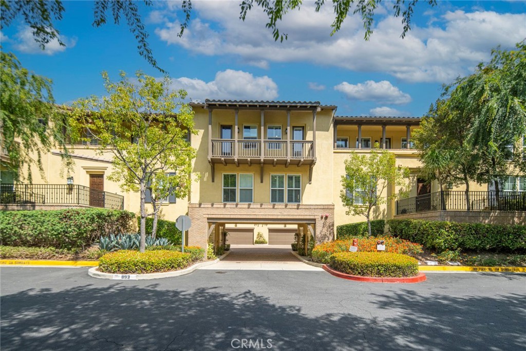 893 Terrace Lane W. 1