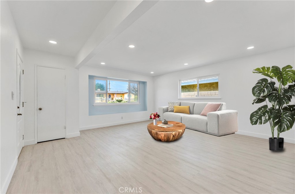 13031 Los Cedros Ave.