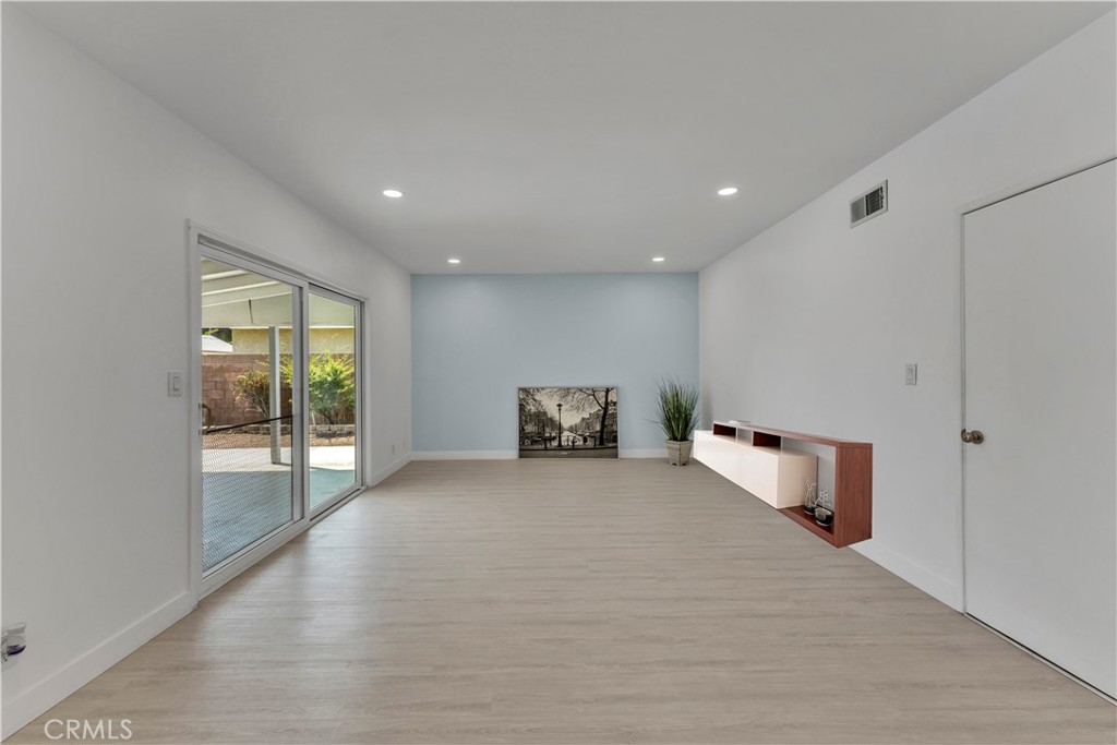 13031 Los Cedros Ave.