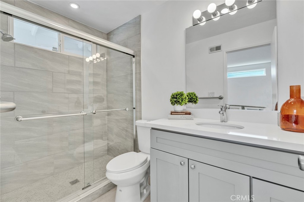 13031 Los Cedros Ave.