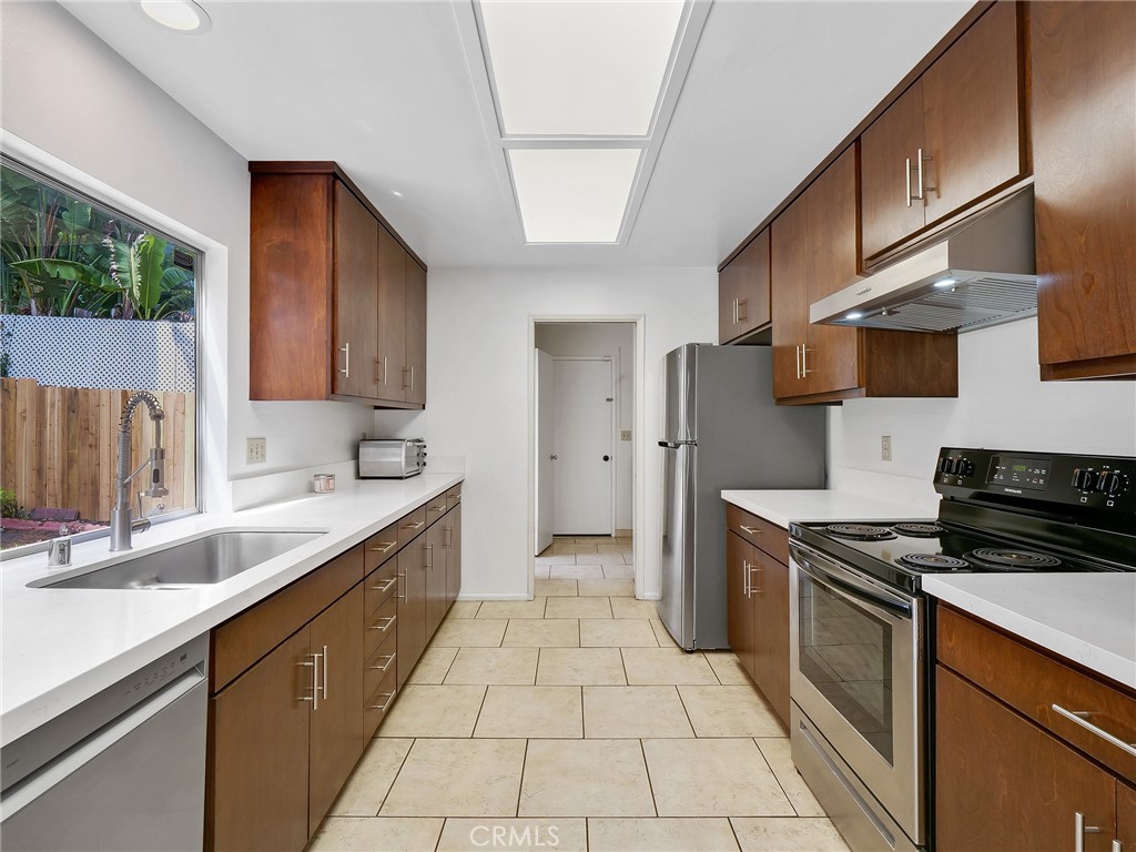 3852 Claremont Street