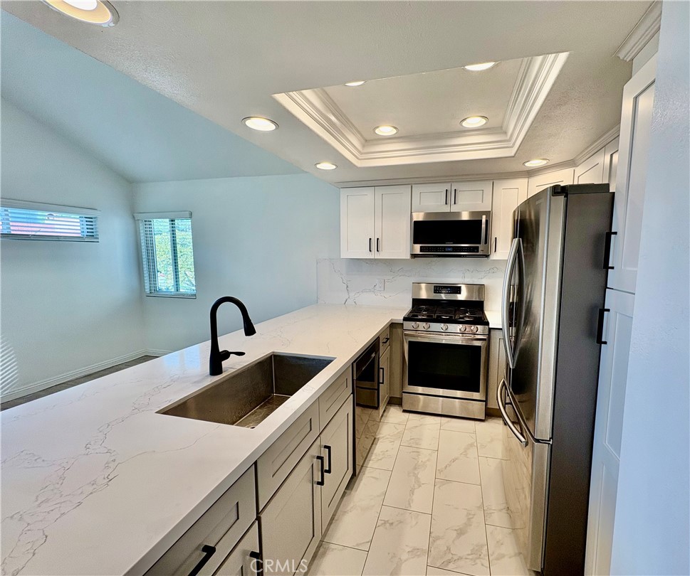 2902 Yucatan Place B