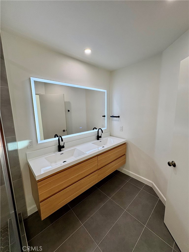 2902 Yucatan Place B