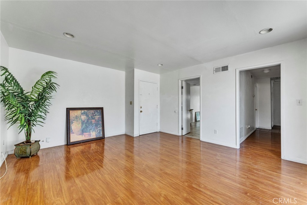 318 S. Lincoln Avenue B