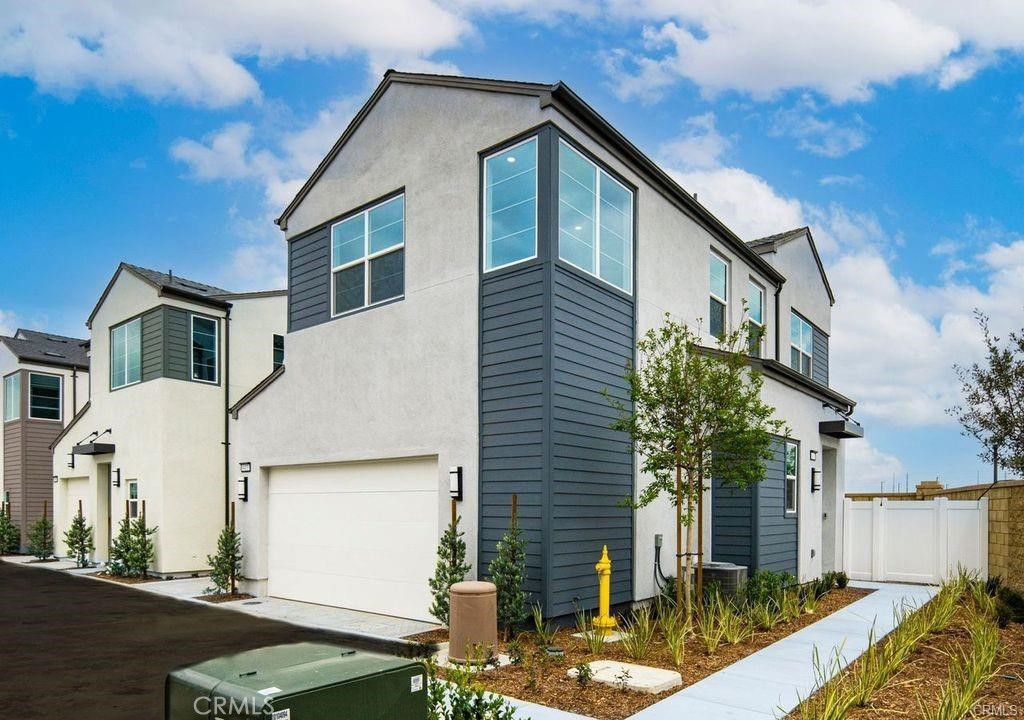 4411 S Fairmount Paseo