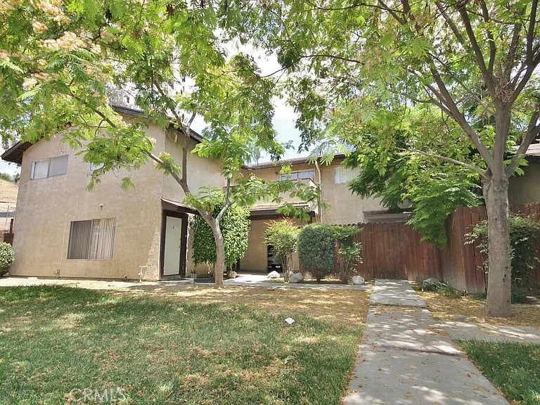 1725 E Nanette Ave