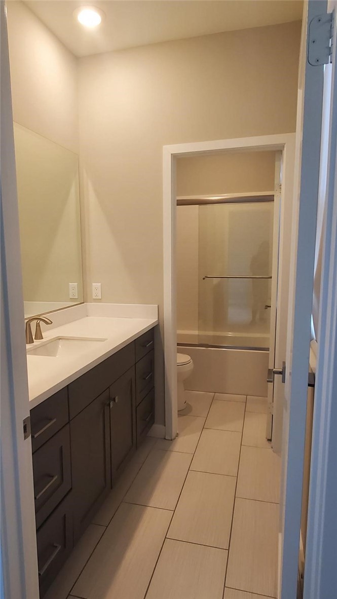 8 8 Vista Court