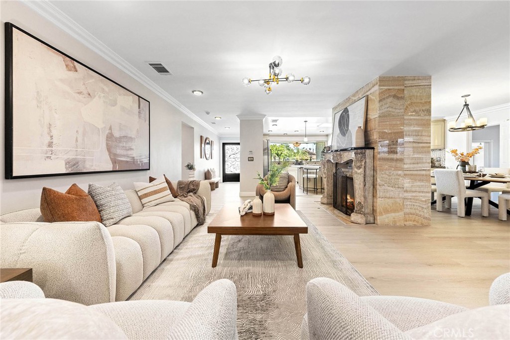 1029 Burnell Oaks Lane