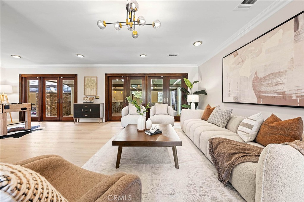 1029 Burnell Oaks Lane