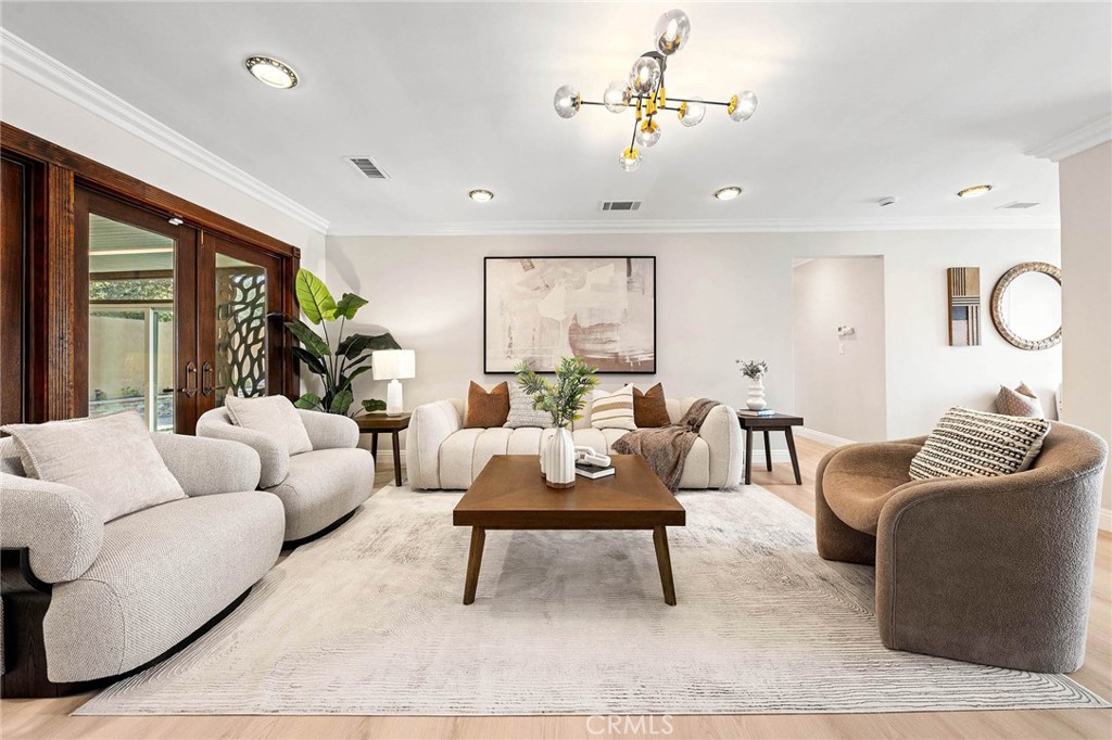1029 Burnell Oaks Lane