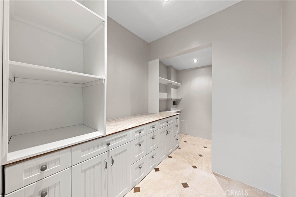 1029 Burnell Oaks Lane