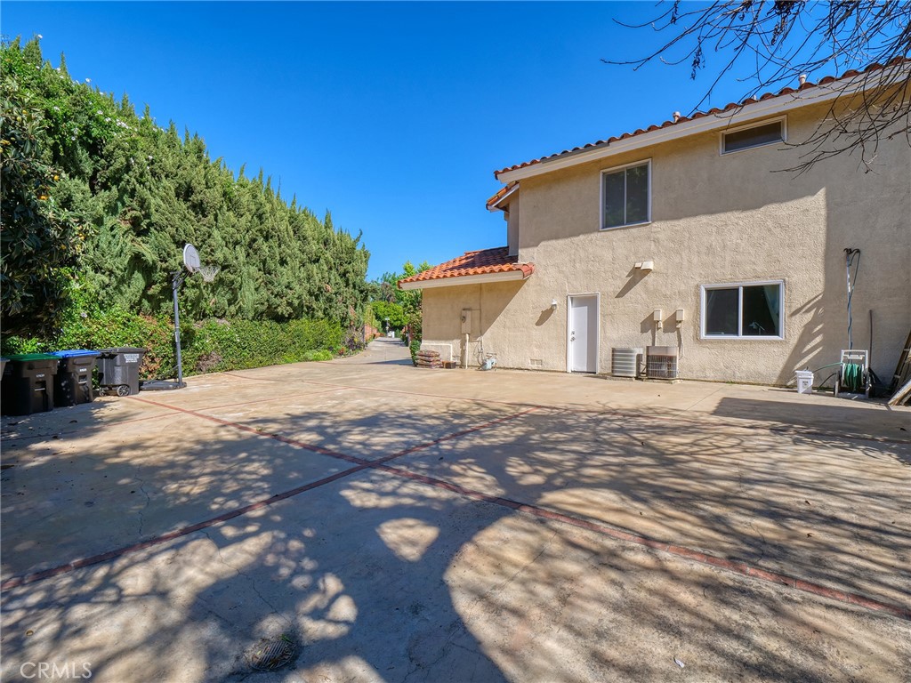 1435 Subtropic Drive