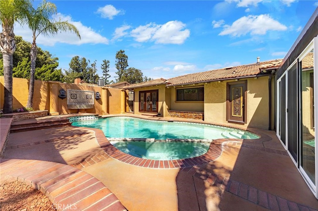 1029 Burnell Oaks Lane