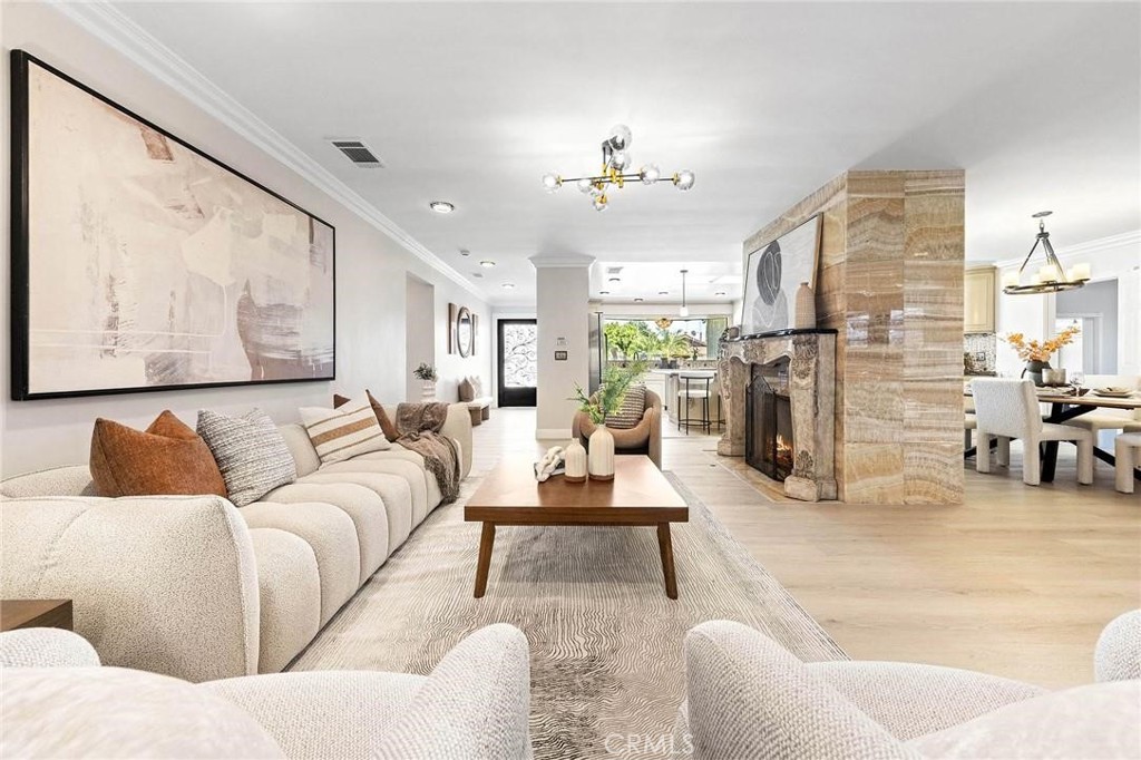 1029 Burnell Oaks Lane