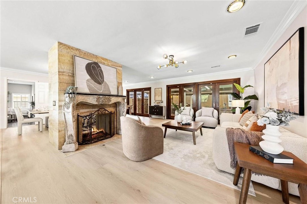 1029 Burnell Oaks Lane