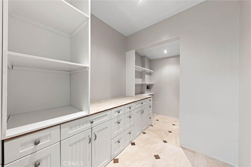 1029 Burnell Oaks Lane