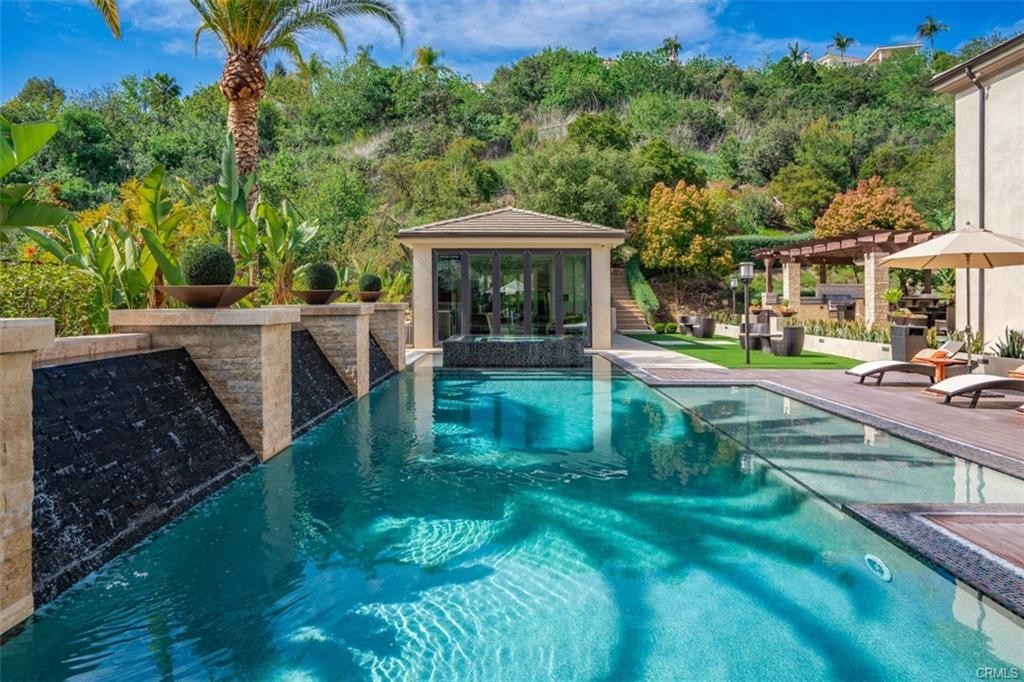 2855 Oak Knoll Drive