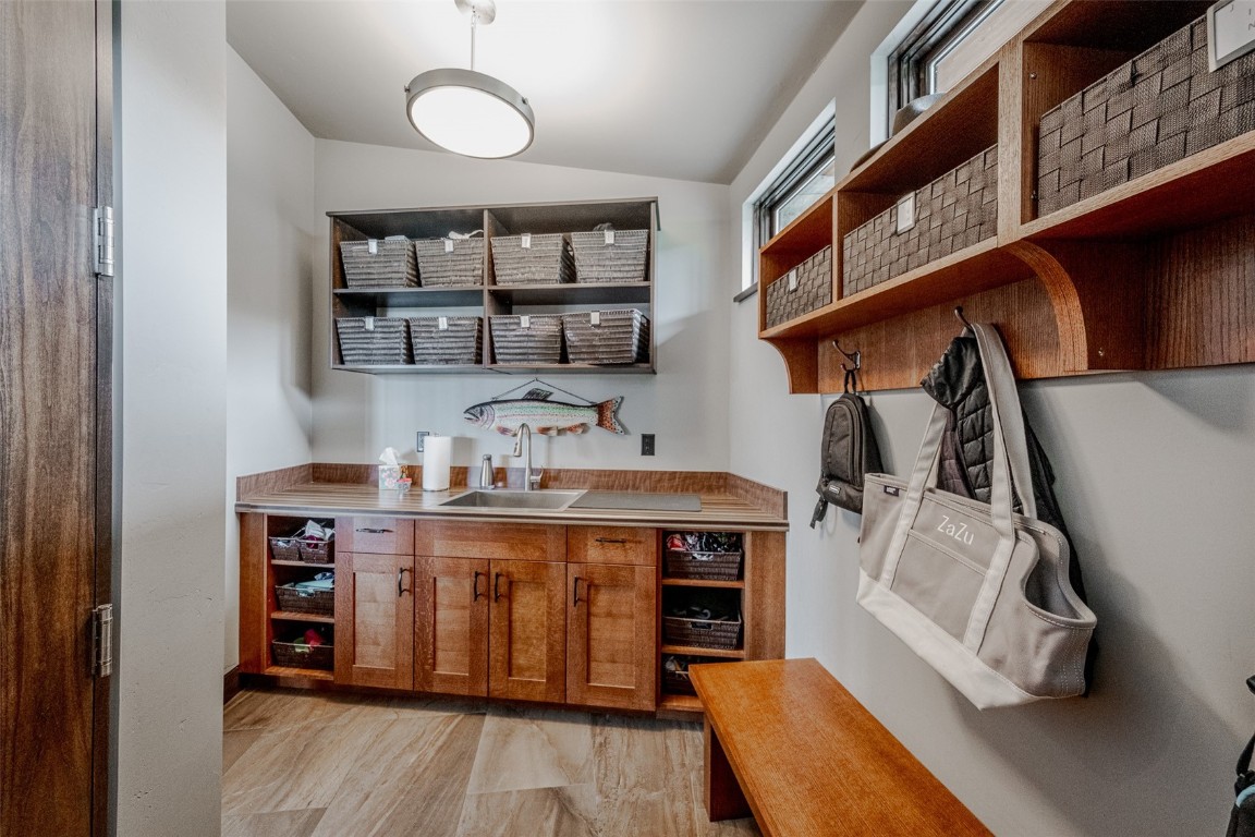 1247 Clubhouse CIRCLE