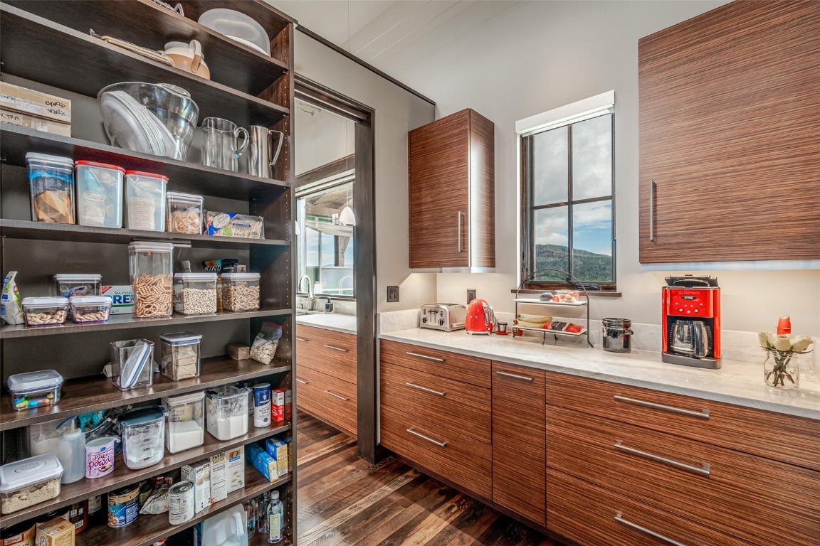 1247 Clubhouse CIRCLE