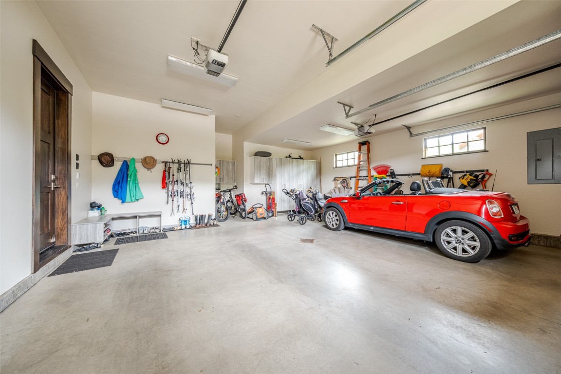 1247 Clubhouse CIRCLE