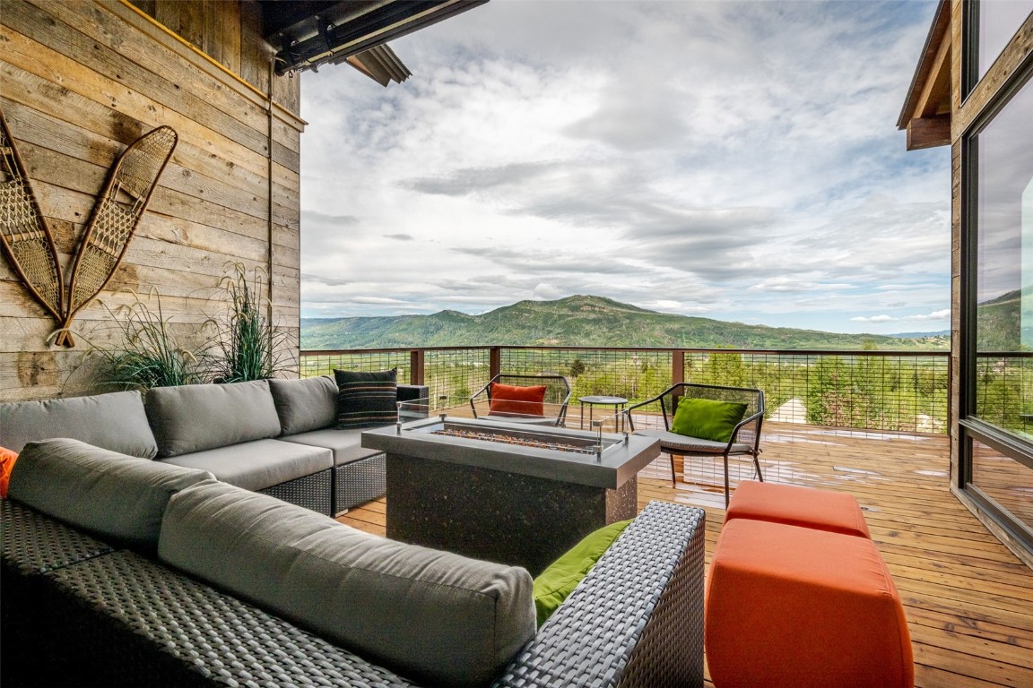 1247 Clubhouse CIRCLE